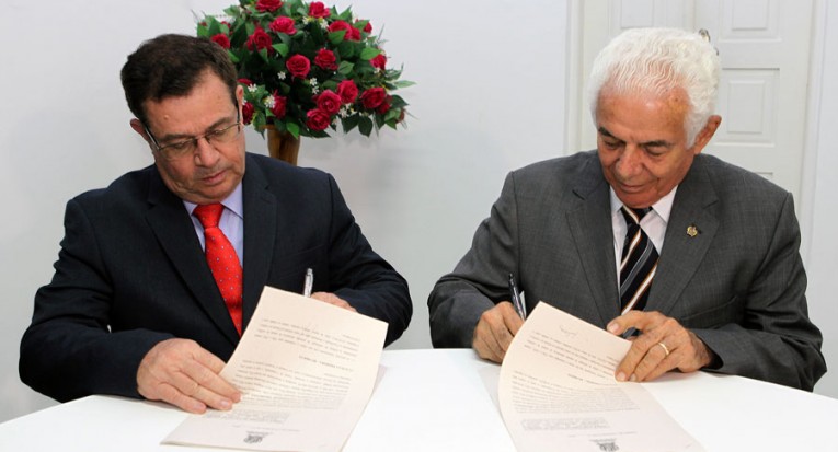 Presidente do TJ e reitor da Unit assinam convênio