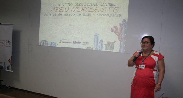 Professora Cristiane Porto, diretora da Edunit, durante abertura do evento