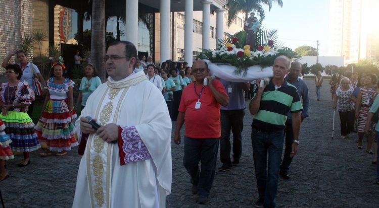 O foyer da reitoria, local de onde saiu a procissão