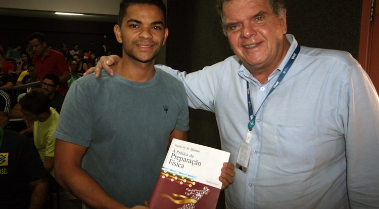 Felipe Nascimento da Conceição  e o professor Estélio Dantas