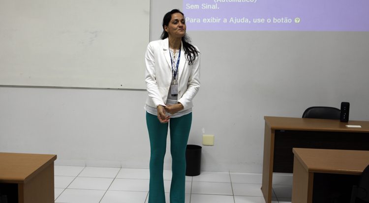 A professora Sabrina Barbosa Ferreira