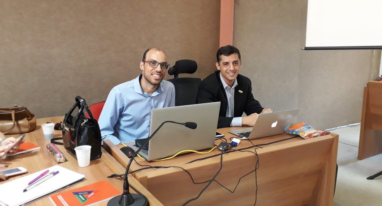 Os professores palestrantes  Adolfo Guimarães  e Fábio Santos