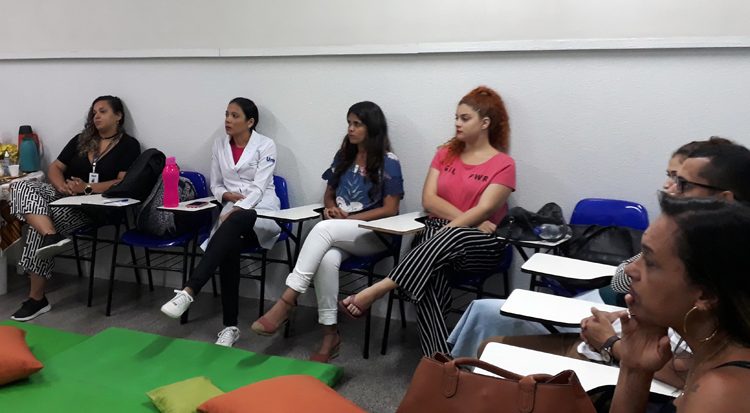 Mulheres participam da reunião em busca do empoderamento
