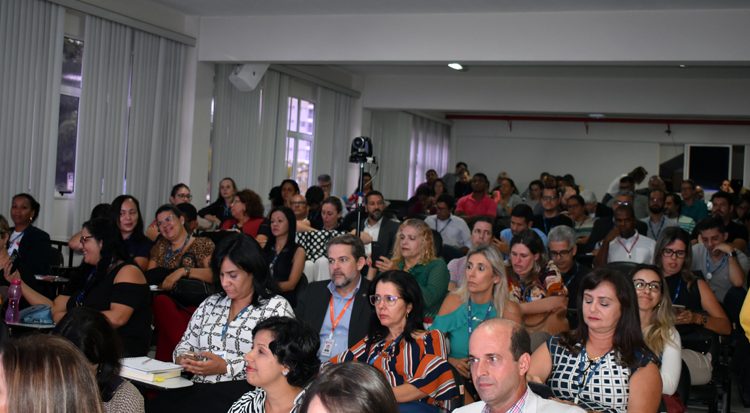 O auditório ficou pequeno para a quantidade de participantes