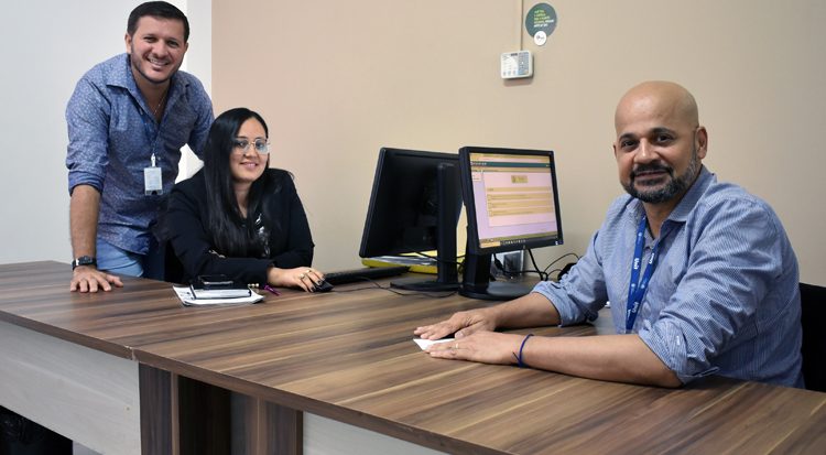 Na foto Clauberto Oliveira  (de pé), Suzan Kelly e Ronaldo Marinho