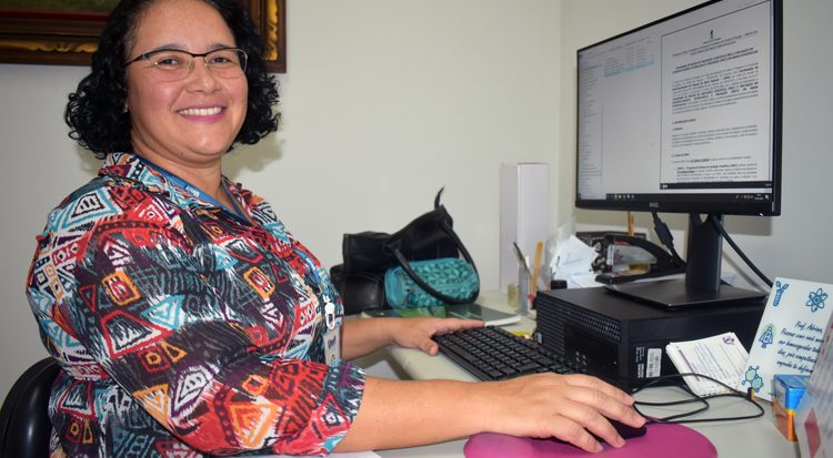 Coordenadora de pesquisa da Unit, professora Adriana Carla 