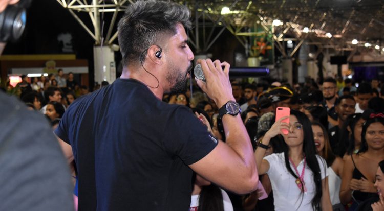 O agito da banda 5º Round animou a moçada