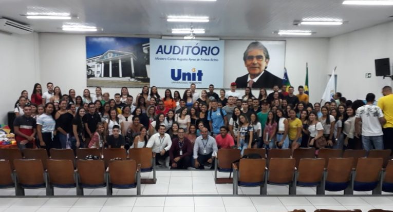 Veteranos e novatos numa atividade  de confraternização