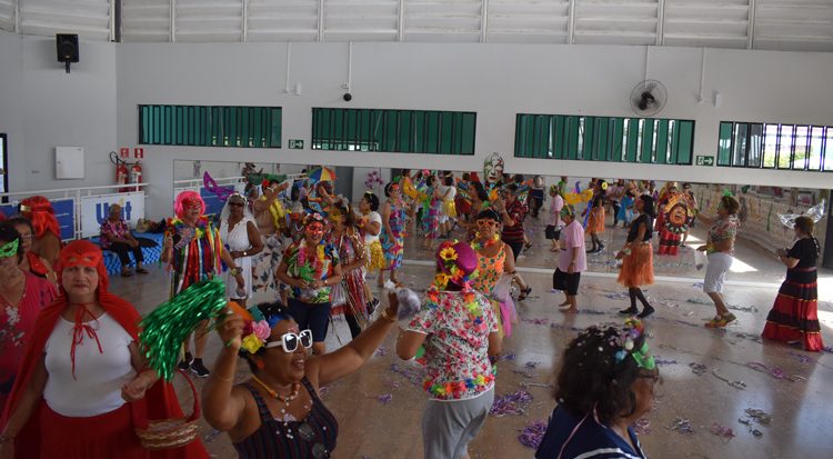 O espaço decorado serviu de cenário para o grito carnavalesco