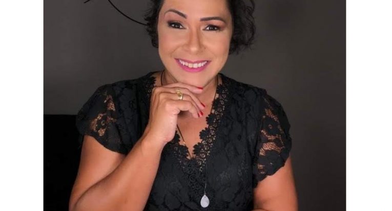 Simone Madellon- professora tutora da Universidade Tiradentes