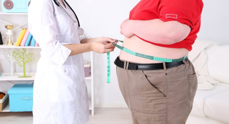 A obesidade representa um grande fator de risco para várias doenças, o que exige acompanhamento médico e especializado (Africa Studio/Adobe Stock)
