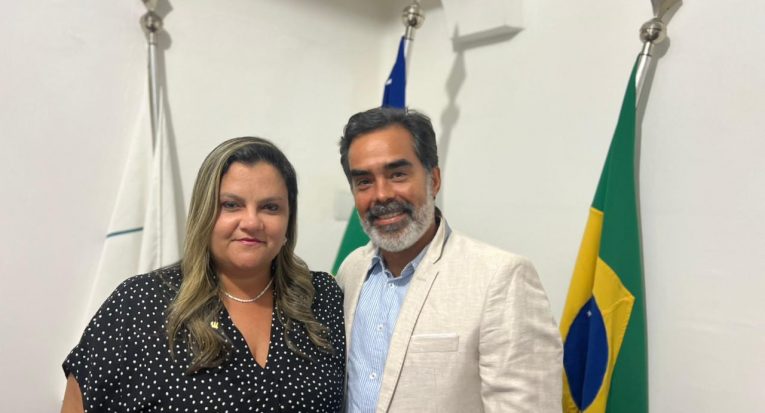 Karinne Santiago e Edílio Soares Lima, ex-alunos e ex-professores da Unit, assumiram respectivamente a presidência e a vice-presidência do CAU/SE (Divulgação/CAU-SE)