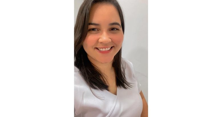 
A enfermeira Irla Karoline Nunes da Rocha, ex-aluna da Unit e atual supervisora de Enfermagem do Hospital Primavera (Acervo pessoal) 

