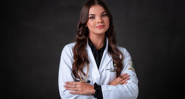 Camilla Silveira se interessa em fazer especialização em Ginecologia e Obstetrícia (Foto: Asscom Unit)