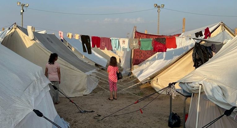 O acampamento de refugiados de Khan Younis, no sul da Faixa de Gaza: rotina de conflitos e deslocamentos forçados (OMS/ONU News) 
