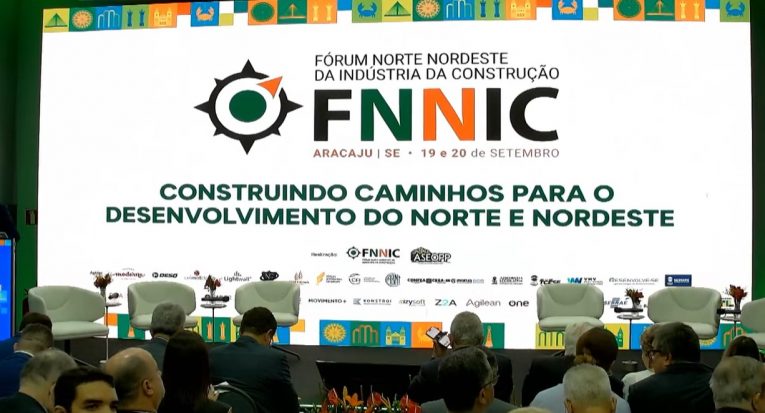 O fórum regional contou com um total de 13 paineis de exposição e palestras sobre temas relacionados à indústria de construção (Reprodução/YouTube FNNIC Brasil)
