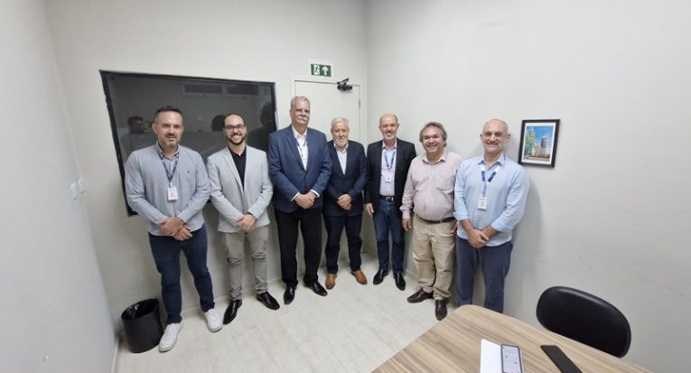 Representantes da Galp fizeram uma visita recente à Unit e ao ITP, abrindo discussões sobre um modelo mais estreito de parcerias, envolvendo o Ecossistema Tiradentes (Fábio Jaciuk/ITP)
