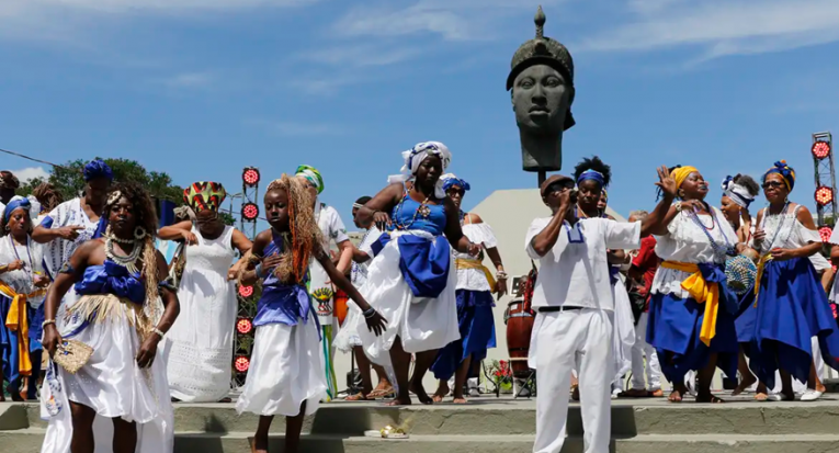 Ato de movimentos negros em homenagem a Zumbi, líder do Quilombo dos Palmares, que foi morto em 20 de novembro de 1695 (Fernando Frazão/Agência Brasil)
