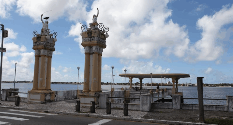 A Ponte do Imperador, atracadouro construído para recepcionar a comitiva de Dom Pedro II em 1860, em Aracaju, é um dos marcos históricos das visitas imperiais no Estado (Acervo Unit)