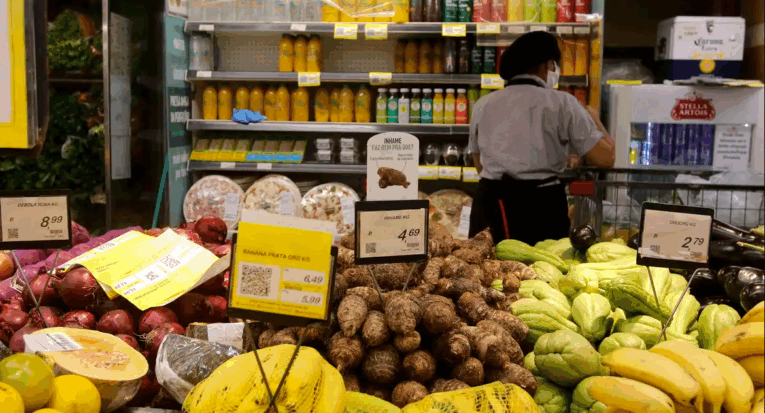 Alimentos naturais, como grãos, frutas, legumes, peixes e grãos, ajudam a controlar os níveis do colesterol LDL, chamado de “colesterol ruim”; a chave está em equilibrar a alimentação (Tânia Rêgo/Agência Brasil)