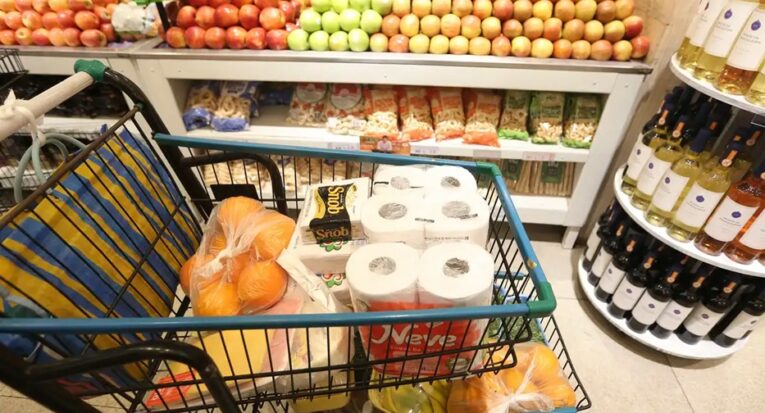 A queda nos preços de alimentos básicos foi um dos principais motores da redução da inflação (Valter Campanato/Agência Brasil)