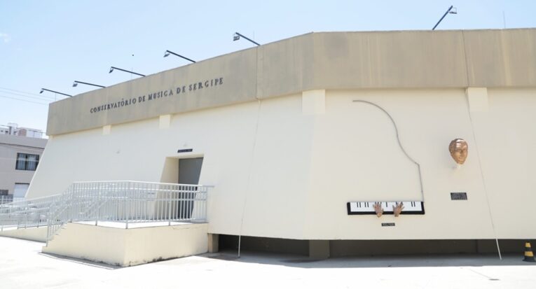 O Conservatório de Música funciona desde 1971 em uma sede própria, no Centro de Aracaju, com salas de prática e uma sala de concertos (Fotos: Maria Odília/Acervo Seduc-SE)