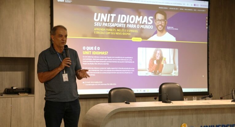 O professor Álvaro César Pereira de Souza, coordenador do Unit Idiomas (Foto: Asscom Unit)