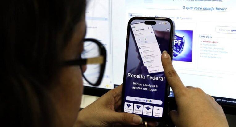 Declaração pré-preenchida é uma opção que facilita o contribuinte, mas ele deve conferir todos os dados antes de enviar o documento à Receita (Foto: Bruno Peres/Agência Brasil)